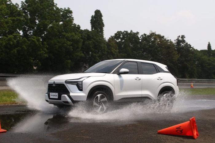 Mitsubishi XForce dilengkapi dengan kaca film Solar Gard untuk menolak panas dan meningkatkan kenyamanan berkendara.