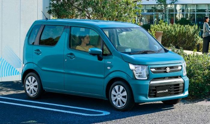 tampilan samping Suzuki Wagon R.