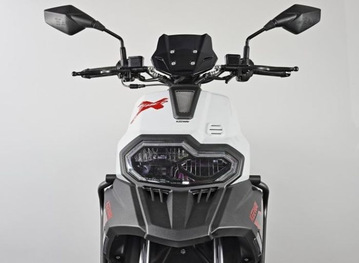 fascianya punya headlamp mirip moge BMW R1250GS.