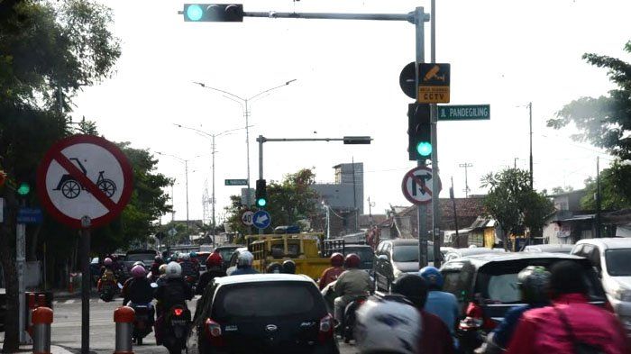 Traffic light di Surabaya bakal diatur ulang agar durasi lampu merah lebih pendek untuk kurangi polusi udara