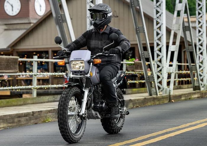 detail Yamaha TW200 saat dipakai riding.