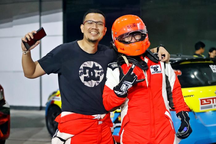 M. Ichsan (kiri) dan Hendra Widjanarko (kanan) bangga persembahkan podium untuk Indonesia di MSF Enduro 88 Lap.