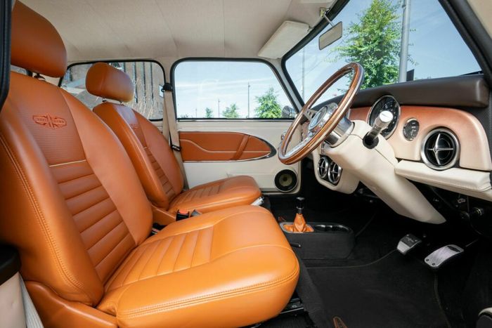 Interior Mini eMastered dibuat cantik dan dipersonalisasi tergantung konsumen.