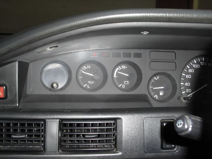 Indikator tambahan pada Toyota Corolla Twincam GTi