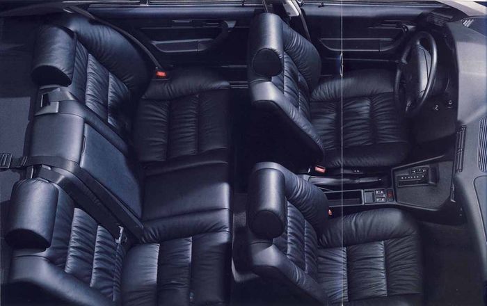 Interior BMW E34 menggunakan jok kulit dan dominan warna hitam, meskipun ada juga yang abu-abu.