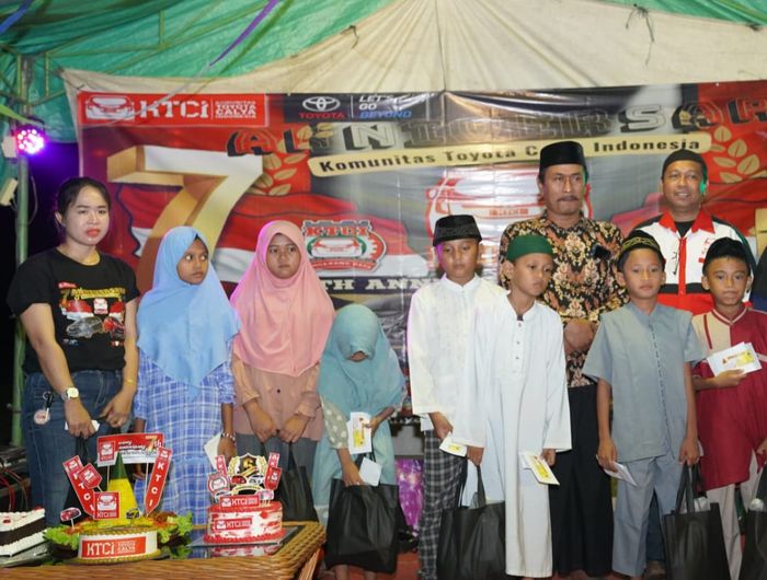 Selain bercecngkrama dengna sesama anggota, hari jadi KTCI yang ketujuh juga diisi santunan untuk anak yatim piatu setempat.