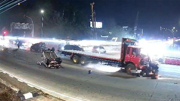 Detik-detik Kecelakaan Maut di Exit Tol Bawen, Truk Alami Rem Blong hingga Seruduk Sejumlah Kendaraan, 4 Orang Tewas 