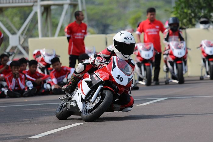 Astra Honda Racing School, ajang pembinaan pembalap muda yang jadi program rutin AHM sejak 2010.