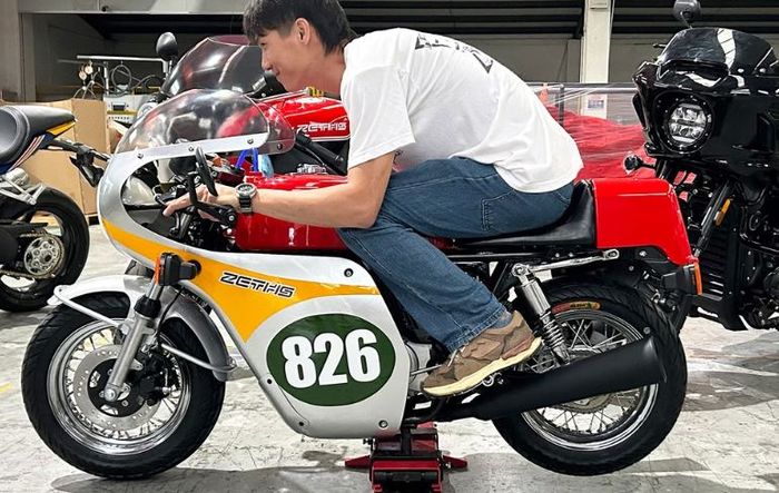 ternyata dimensinya kecil mirip Honda Monkey, begini jadinya kalau dikendarai orang dewasa.