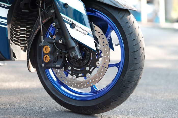 XMAX ini pakai kaliper depan pakai Sumitomo 4 piston dari Yamaha TMAX