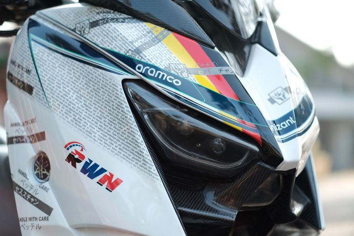 Headlamp XMAX milik Erwin pakai 4 buah proyektor 1,5&rdquo; Bi-LED