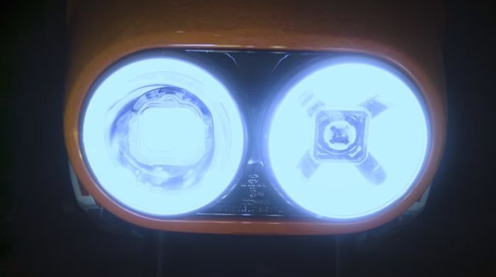 Dalam video teaser terdapat potongan gambar headlamp unik dari CFMoto XO Papio Racer