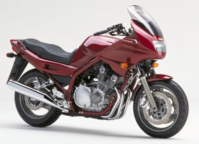 Penampakan Yamaha XJ900S Diversion versin non polisi.