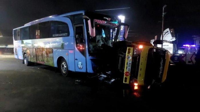 Bus PO Wisata Komodo tabrak truk tangki hendak putar balik di perempatan Blok O, Banguntapan, Bantul
