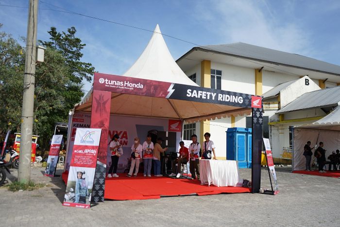 Bikers yang dateng di Honda Bikers Day (HBD 2023) lapangan PKOR Way Halim bisa ikut merasakan motor test ride 