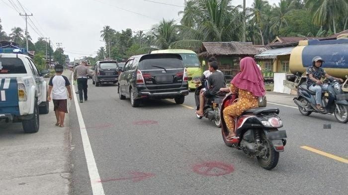 TKP tabrak lari anggota DPRD Padang Pariaman dengan korban tewas bocah usia 9 tahun di Korong Paguah Duku, Nagari Kurai Taji, Nan Sabaris, Padang Pariaman ,Sumatera Barat