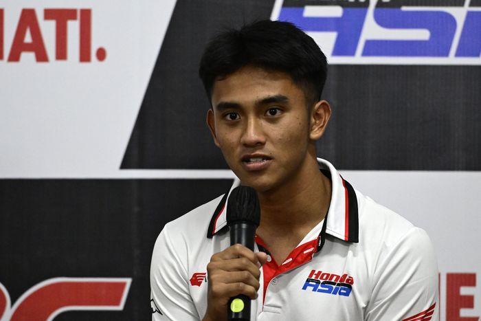 Mario Aji dalam konferensi pers Honda Team Asia di MotoGP Indonesia 2023.