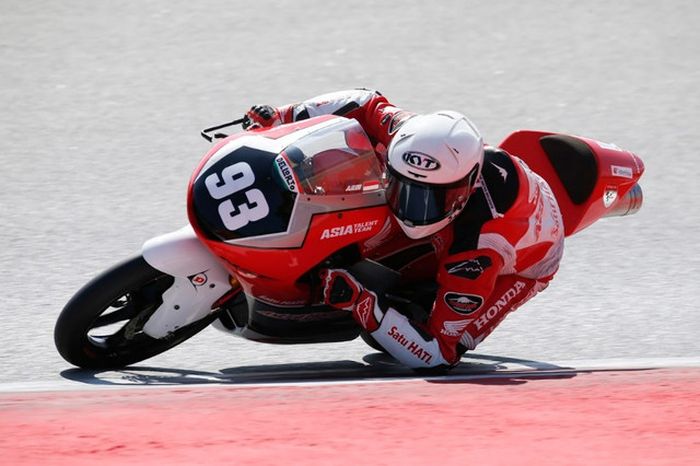 Fadillah Arbi Aditama rebut P15, Mario Aji mentok di Q1, Diogo Moreira raih pole position di kualifikasi Moto3 Indonesia 2023.