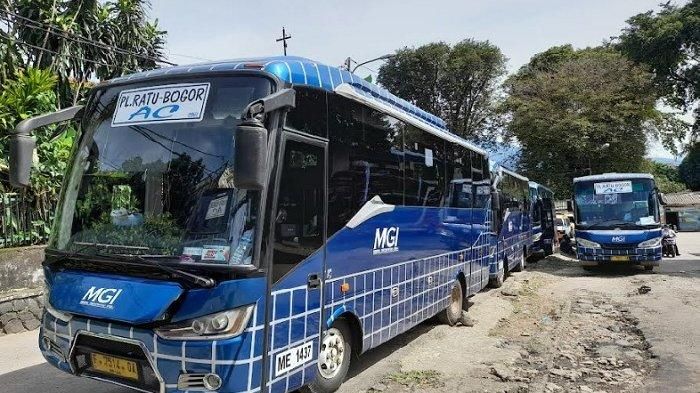 Bus PO MGI ngetem di terminal Baranangsiang, Bogor, Jawa Barat