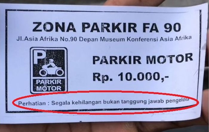 Karcis parkir motor Rp 10.000 di Bandung viral, tulisan dilingkari merah harus diwaspadai pemotor.