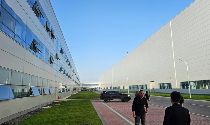 Kami berkesempatan melihat proses produksi line up Tiggo series di pabrik Chery di Wuhu, China