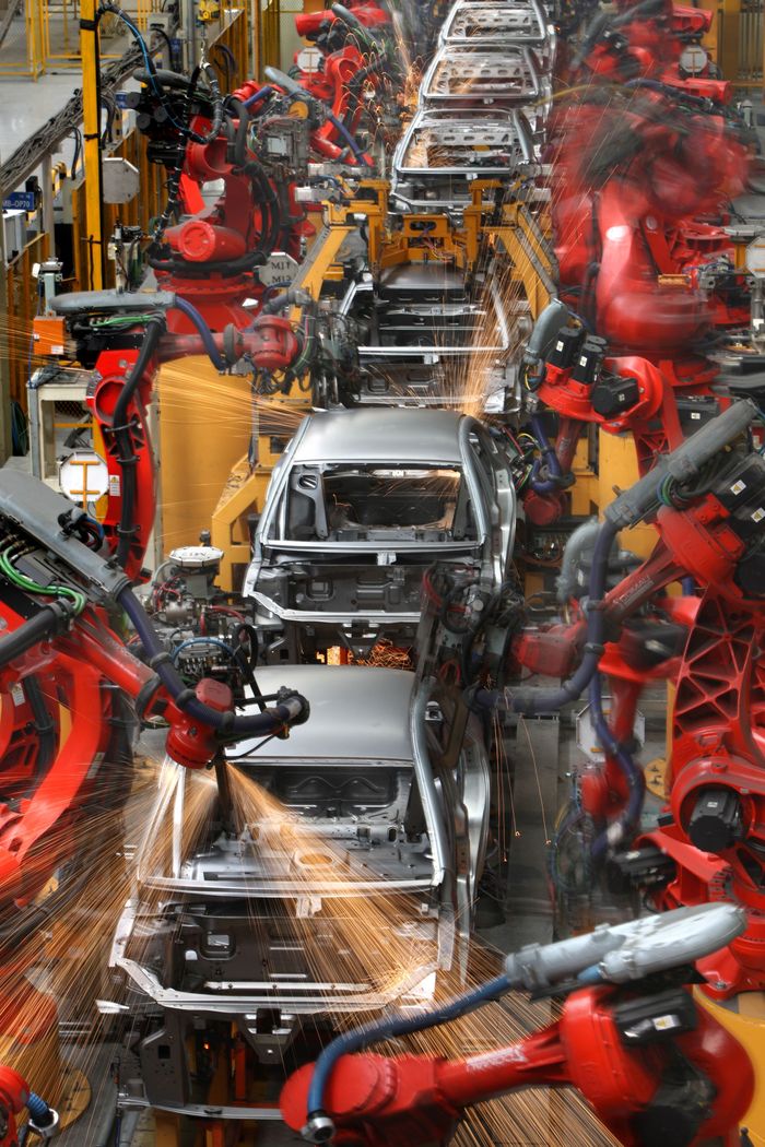 Powes welding di pabrik Chery terbesar di China mayoritas menggunakan robot