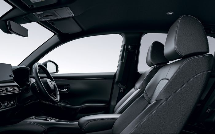 Interior ZR-V Black Style juga serba hitam.