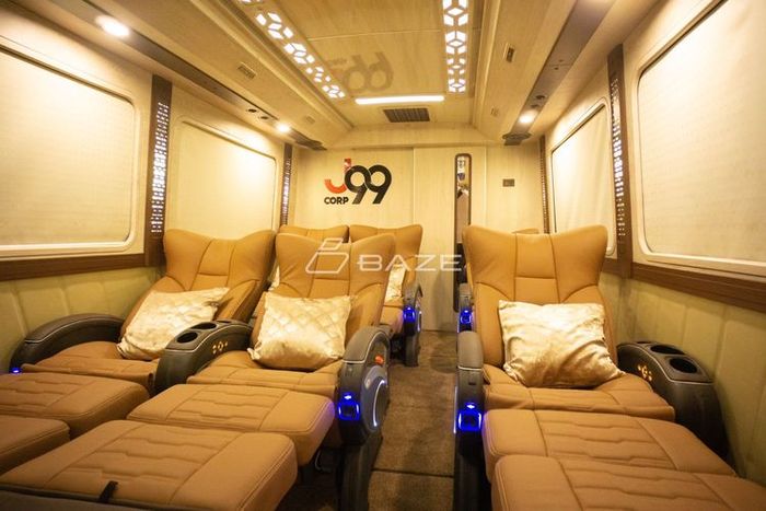 Interior kabin penumpang bus PO Juragan99 Trans Omah Sultan