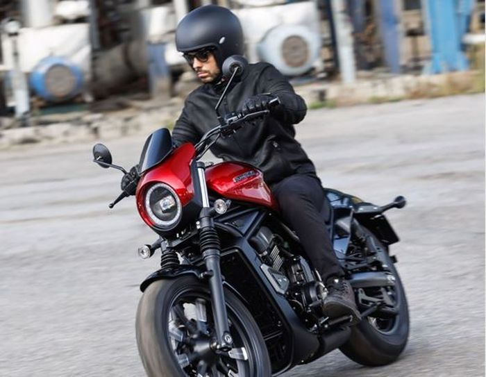tampilan Moto Morini Calibro 650 saat dipakai riding.