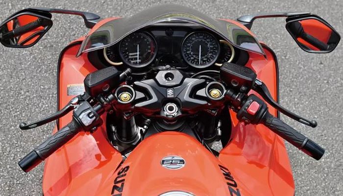 tampilan kokpit Suzuki Hayabusa.
