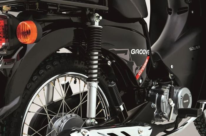 sokbreker belakangnya terlihat lebih jangkung dari Honda Super Cub.