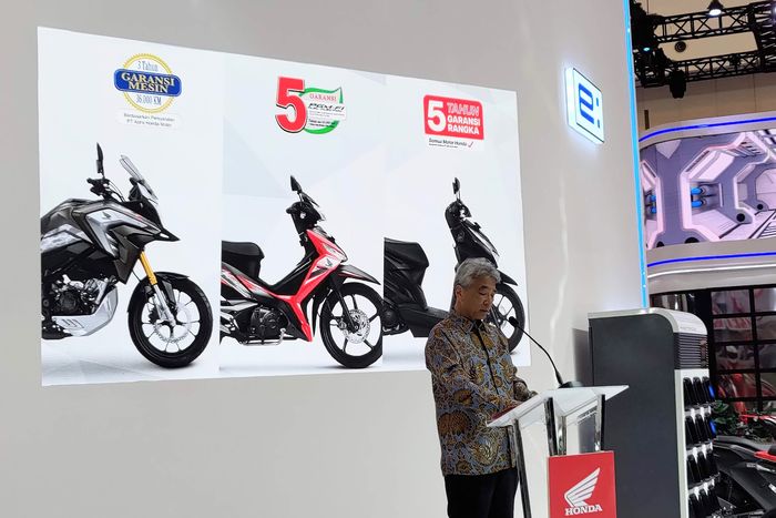 Susumu Mitsui, President Director AHM umumkan penambahan jarak tempuh garansi motor Honda, termasuk garansi rangka sampai 5 tahun.