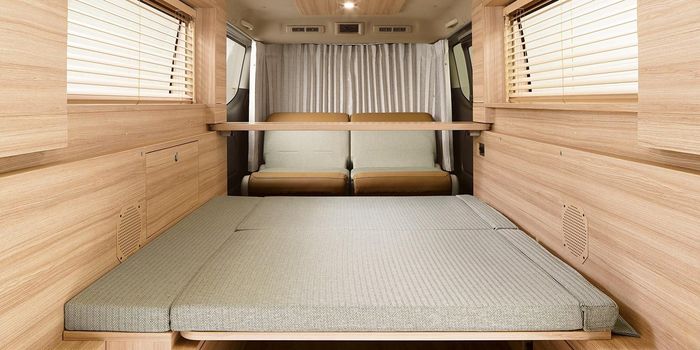 Interior Nissan Caravan MYROOM seperti kamar.