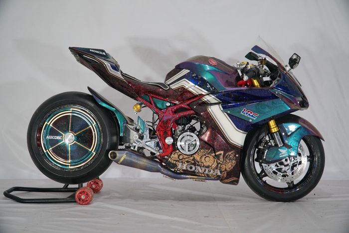 Karya modifikasi Honda CBR250 yang telah menyabet gelar National Champion untuk kategori Sport.