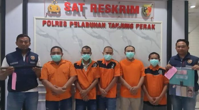 Lima orang komplotan pencurian Mitsubishi Xpander di Surabaya ditangkap Tim Jatanras Satreskrim Polres Pelabuhan Tanjung Perak.