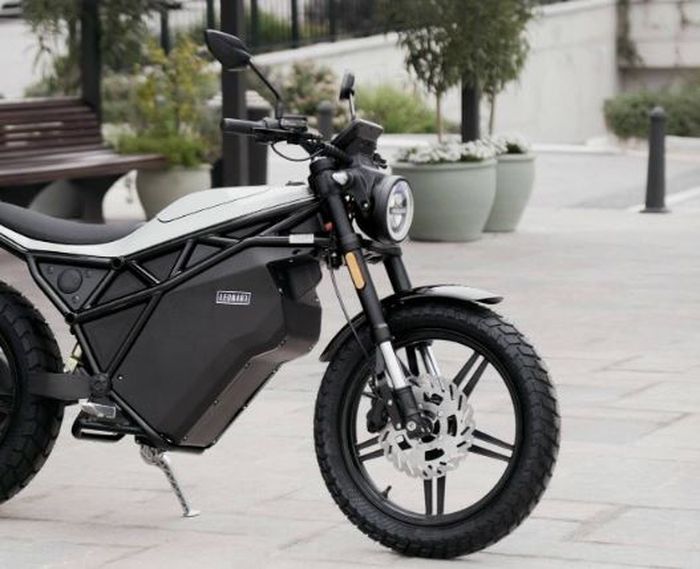 Penampakan Leonart Rigger, motor listrik gaya scrambler retro yang bisa tempuh jarak 150 km.