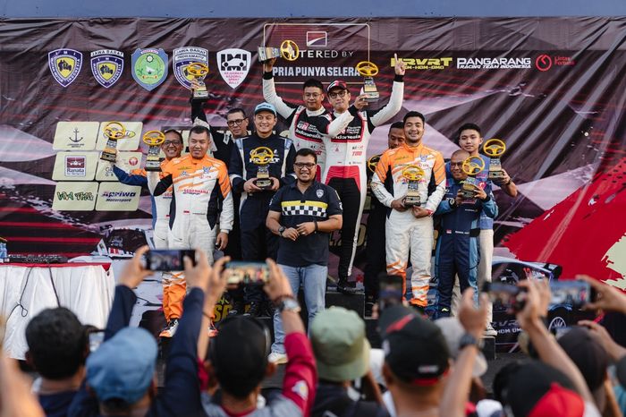 Pereli tim Toyota Gazoo Racing Indonesia, Ryan Nirwan dan Adi Indiarto sabet podium pertama di ser ke4 sampai 6 Kejurnas Sprint Rally 2023 di Indramayu