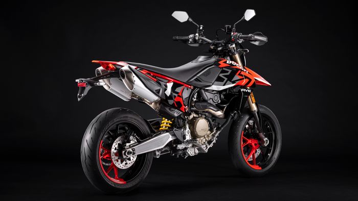Ducati Hypermotard 698 Mono mengusung desain supermoto yang kental