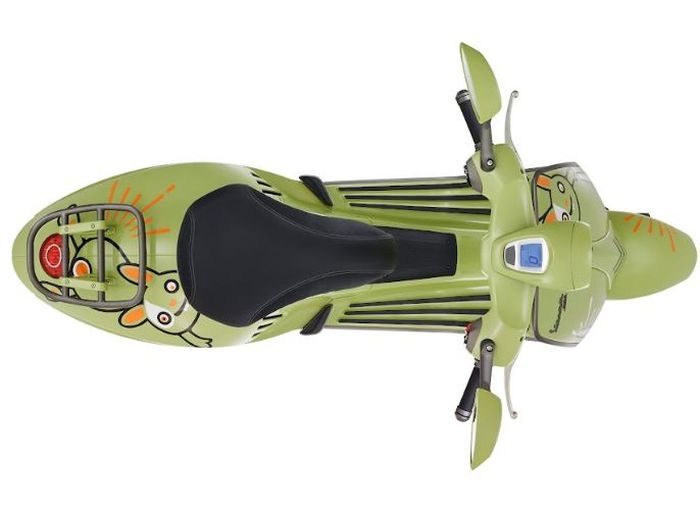 Vespa 946 10&deg; Anniversario mengadopsi panel instrumen digital.