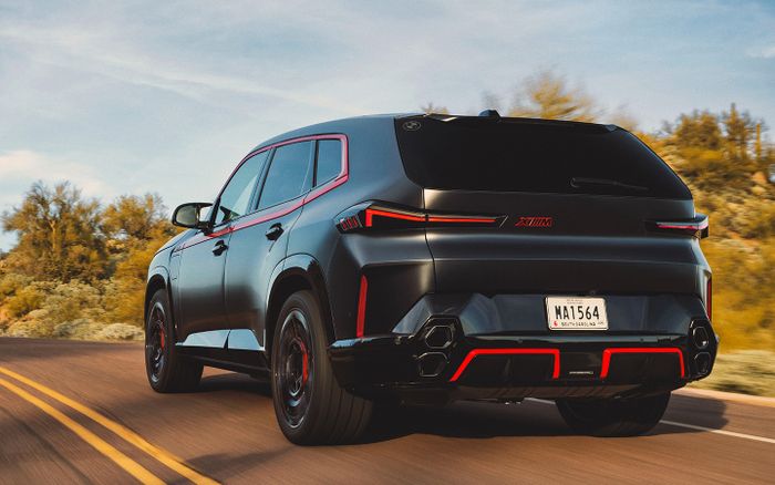 Hadiah BMW XM Label Red untuk Pecco Bagnaia