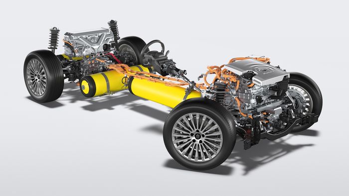 Toyota Crown Sedan memakai platform penggerak roda belakang yang memungkinkan adopsi teknologi hidrogen dari Mirai.