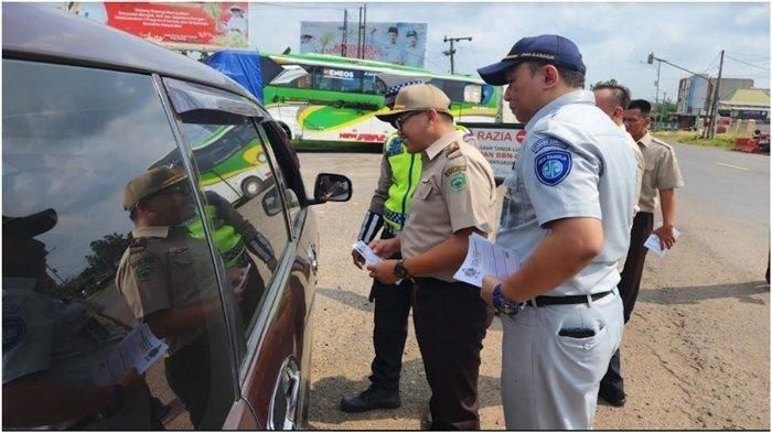 Razia pajak kendaraan oleh petugas Samsat dan Polisi