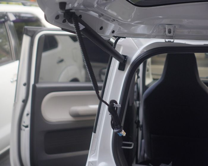 Power back door terpasang di Wuling Air ev