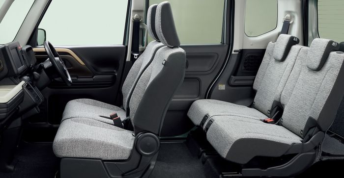 Suzuki Spacia Hybrid G belum dapat multi-use flap dan dapat jok kain.