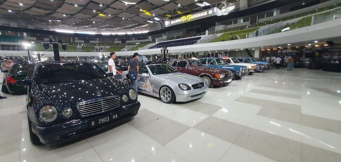 Car Show di Jambore Nasional XVIII Mercedes-Benz Club Indonesia di kota Solo