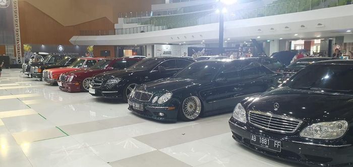 Car Show di Jambore Nasional XVIII Mercedes-Benz Club Indonesia di Edutorium UMS kota Solo