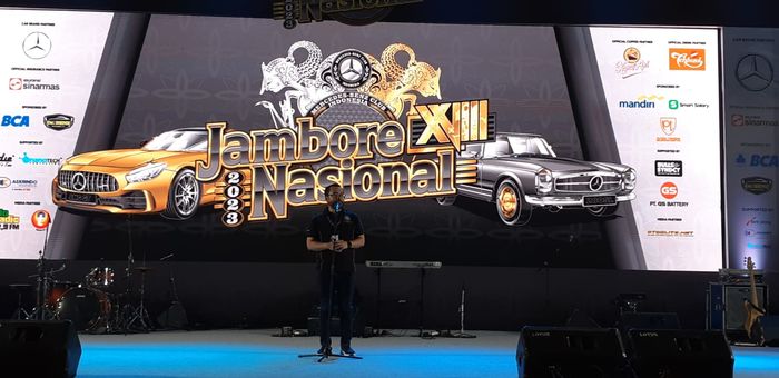 Kariyanto Hardjosoemarto, Sales and Marketing Director, PT Mercedes-Benz Distribution Indonesia beri sambutan di Jamnas XVIII Mercedes-Benz Club Indonesia