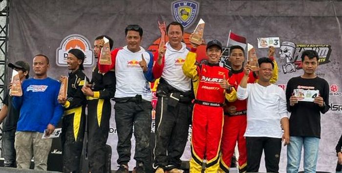 Hendri Dunan dan Rahadian N dari tim Kratingdeng Racing TSM Jawa Barat sabet juara kelas G1 1.000 Cc ajang kejuaraan adventure offroad individual non winch IMI Depes Challenge 2023