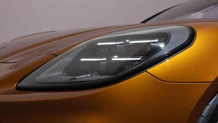 Lampu depan Porsche Panamera
