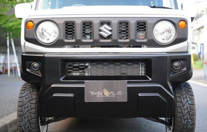 grill pakai punya Suzuki Jimny JB64W versi Jepang